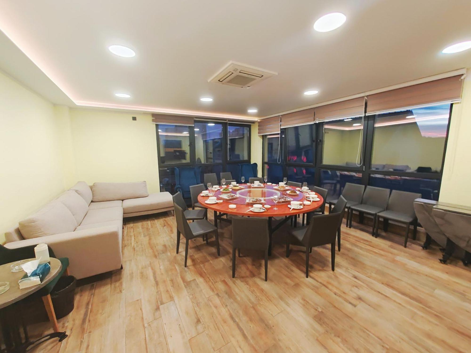 H.T Hotel Belgrad Exterior foto