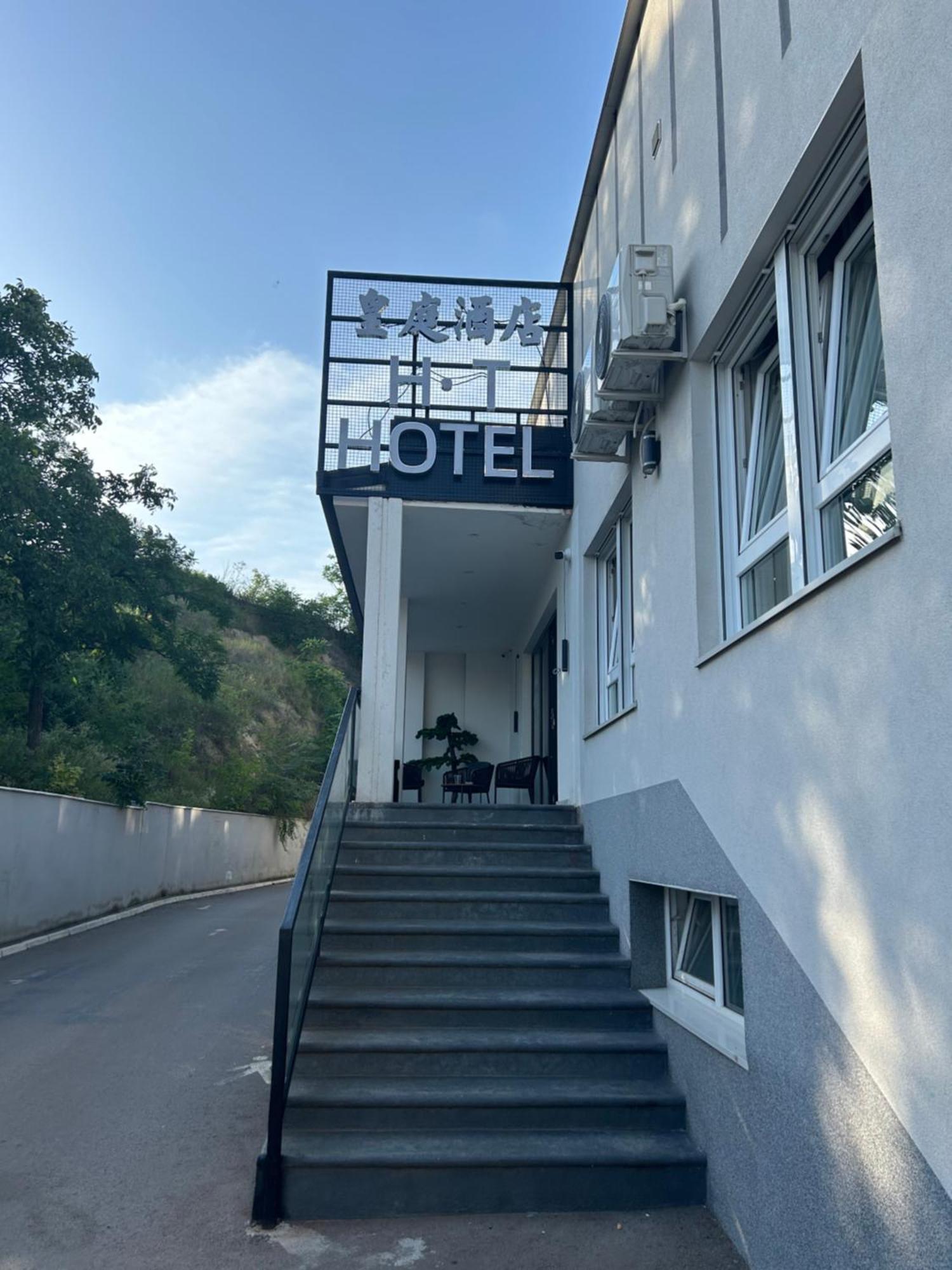 H.T Hotel Belgrad Exterior foto